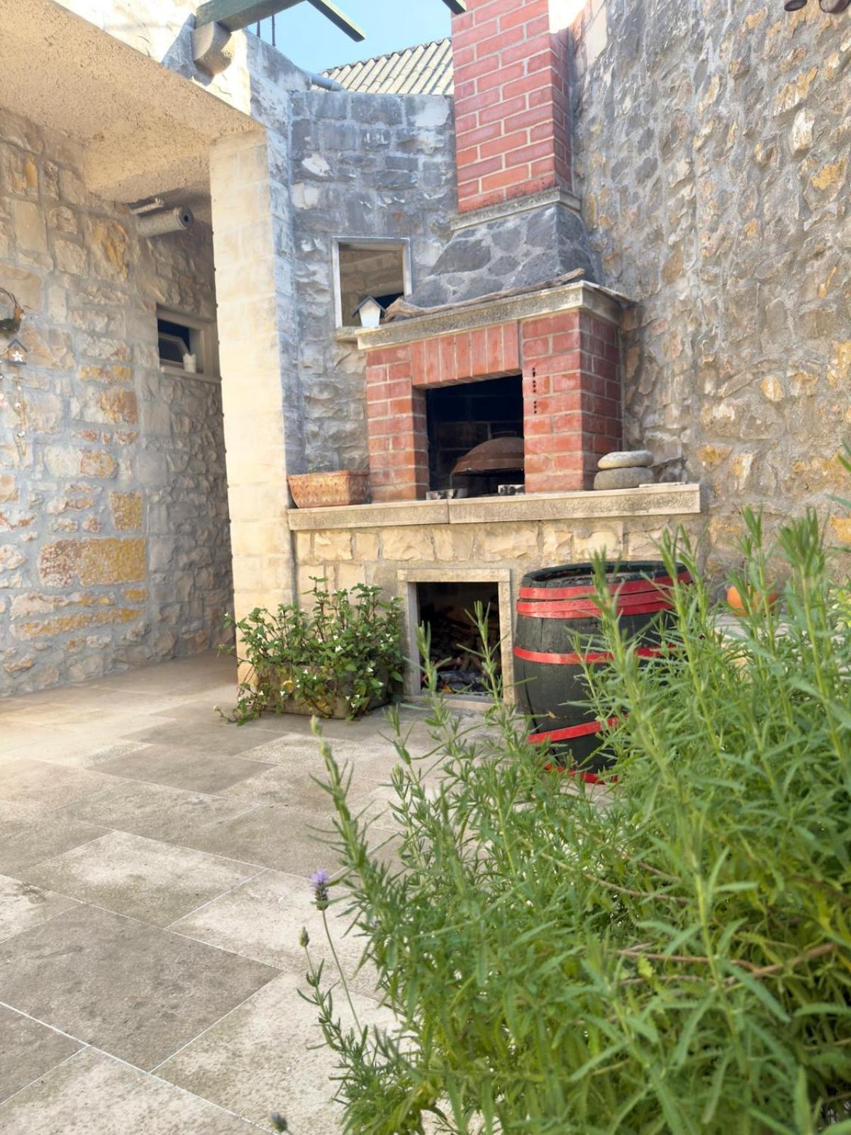 Visilo Stone House Villa Pucisca Eksteriør bilde