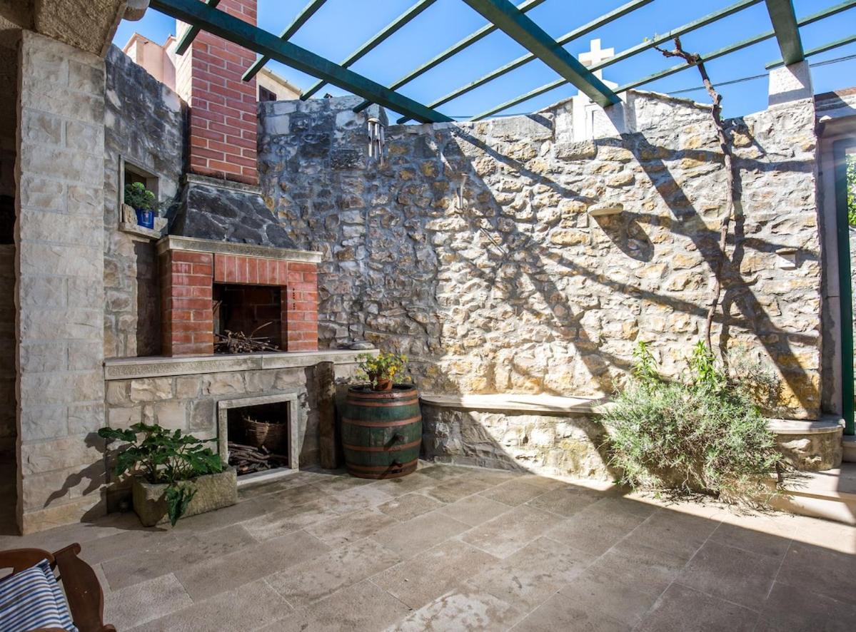 Visilo Stone House Villa Pucisca Eksteriør bilde