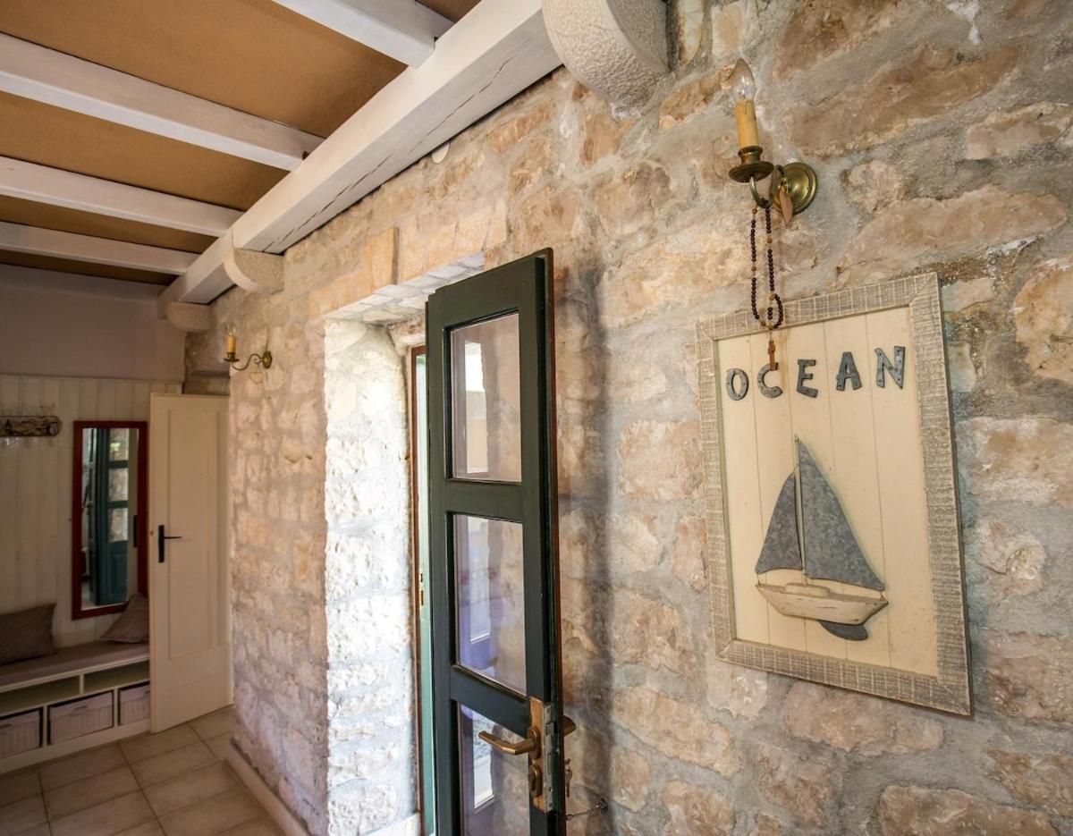 Visilo Stone House Villa Pucisca Eksteriør bilde