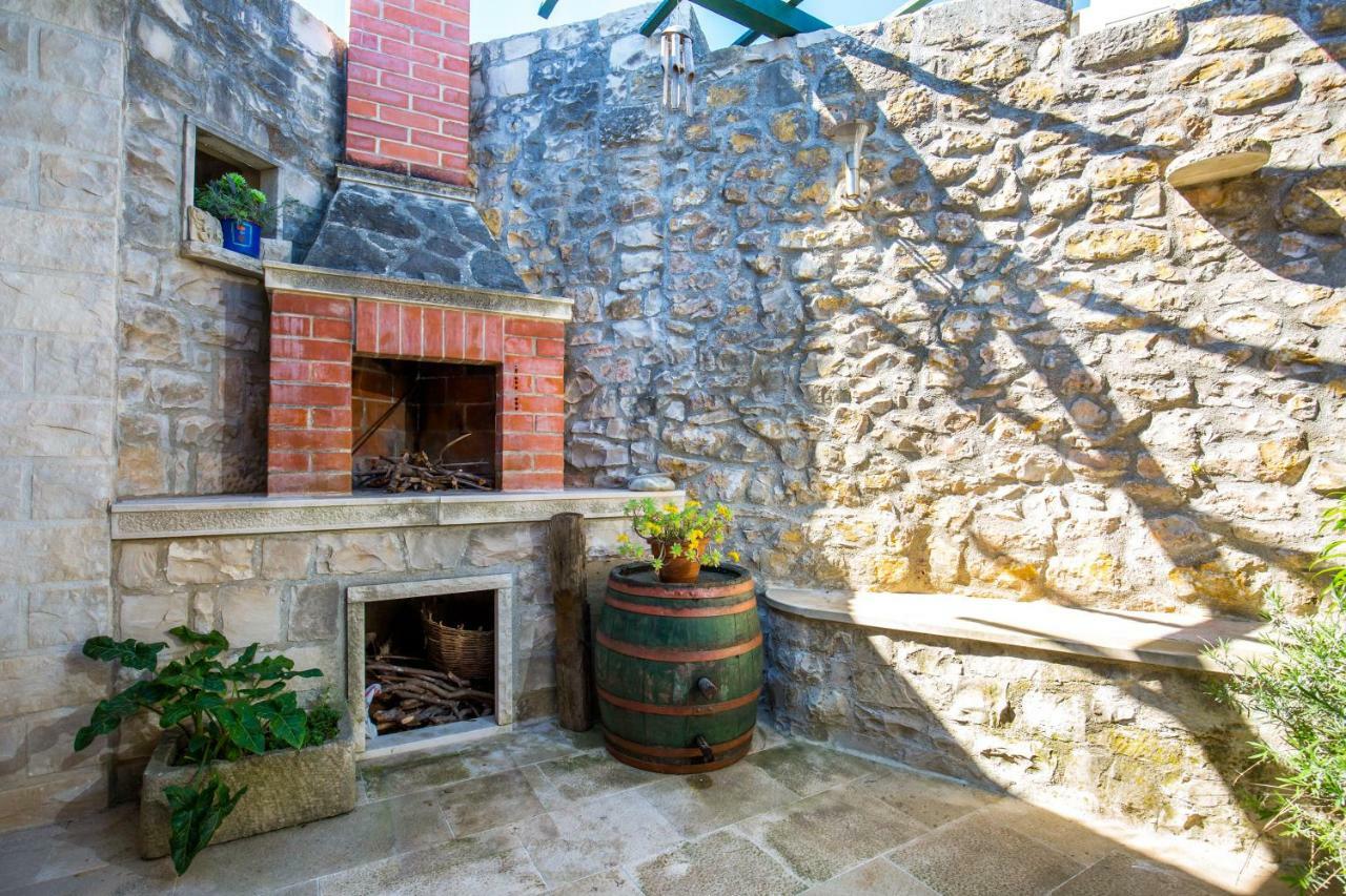 Visilo Stone House Villa Pucisca Eksteriør bilde